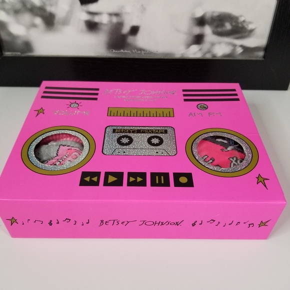 Betsey Johnson Rock & Roll 7 pairs Crew Socks Gift Set - Picture 5 of 16